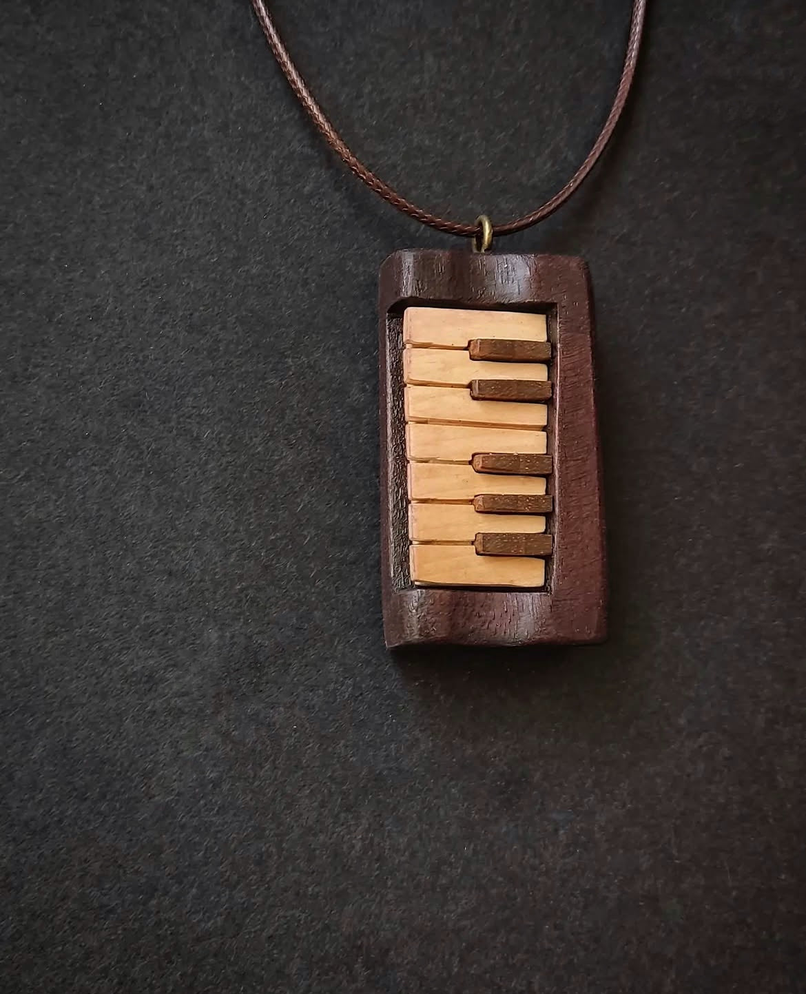 Wooden pendant necklace