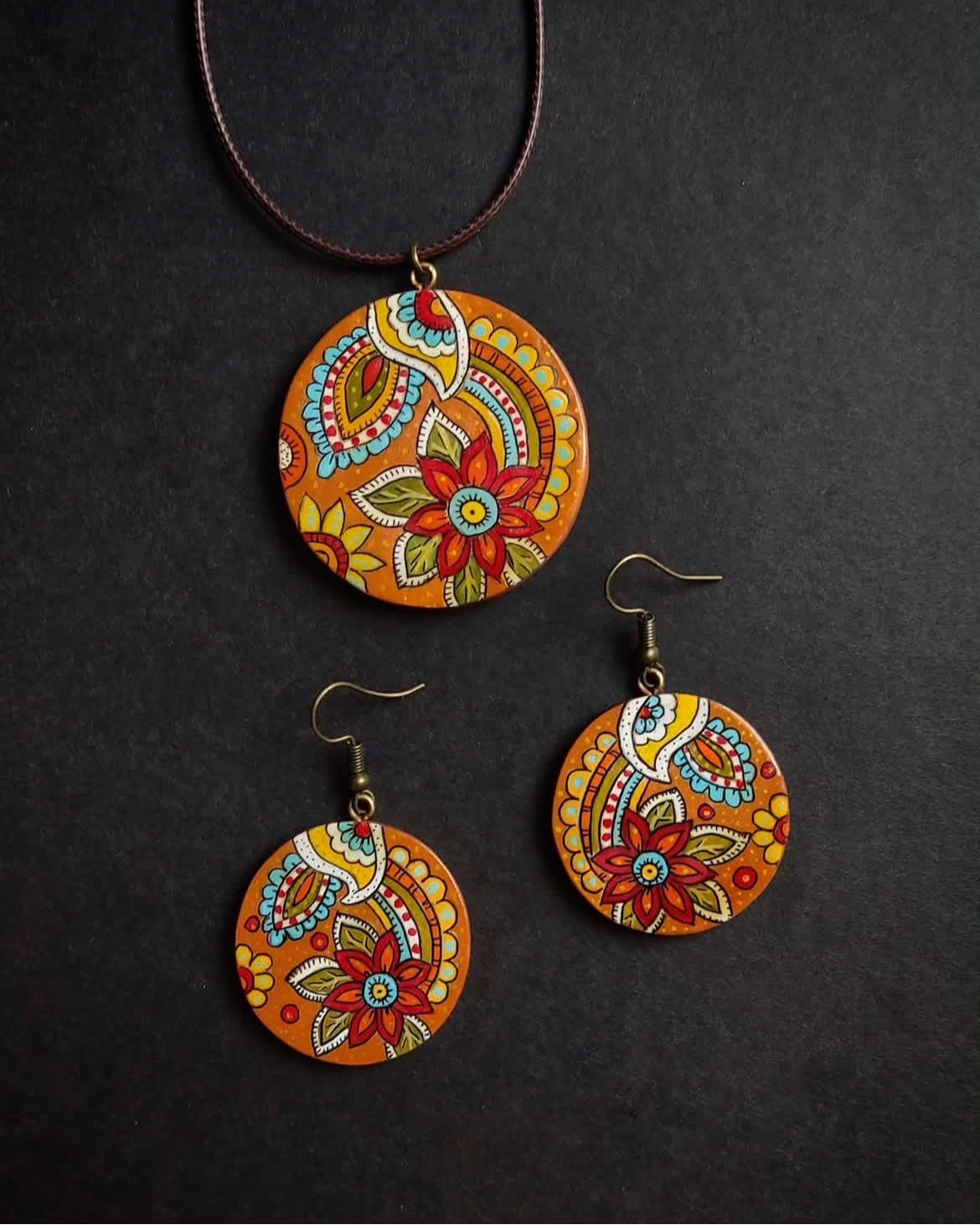 Hand-painted wooden Set